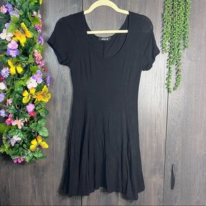 „🌸5/$25🌸Aiden Y Short Sleeved Black Mini Dress Size Medium